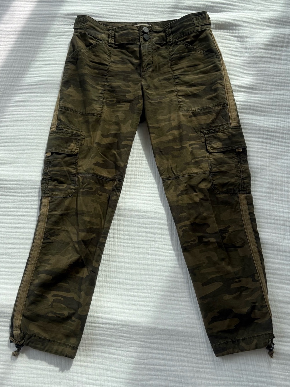 Anthropologie Sanctuary Camo Cargo Pants Terrain Size 25 Army Cropped Joggers - Picture 3 of 5